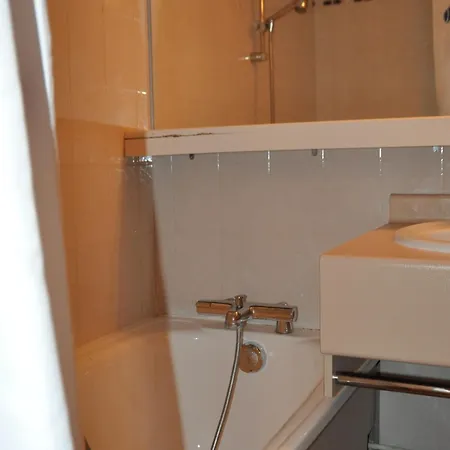 Spacieux Avec Balcon Expose Sud/ouest Et Connexion Wifi - Fr-1-693-120 Шатель